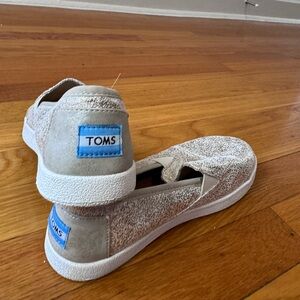 Tom’s Women Shoe Size 5Y, Gold